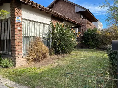 Casa en INMEJORABLE ubicación  en BELLA VISTA