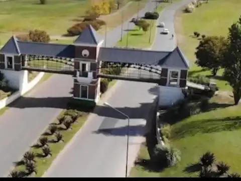 San Eduardo, pilar del este 100