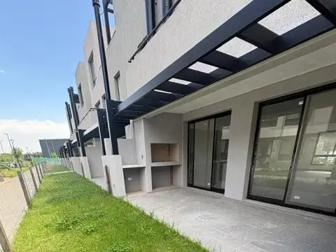 Depto Tipo Casa en Venta de 3 dormitorios