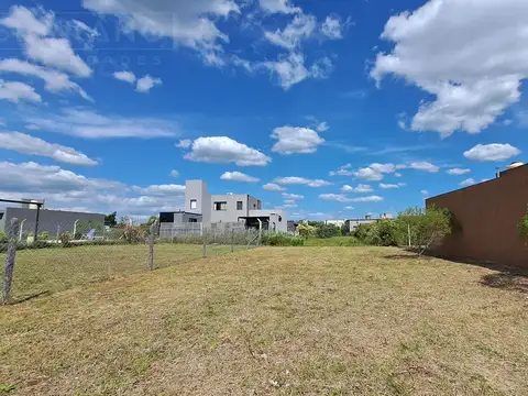 LDO Venta Lote 301m2 Todos los servicios Lomadas de Capilla