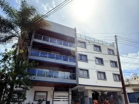 Dpto en Villa Carlos Paz de 2 dormitorios 2 baños y cochera, amoblado y con amenities 