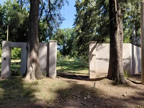 VENTA DE LOTE EN ESQUINA DE 472M2 C/ MEJORAS EN YEIPORA