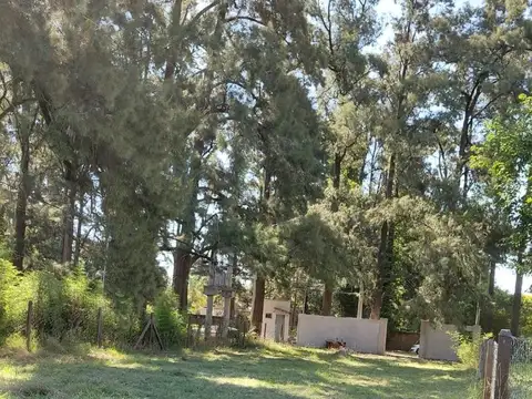 VENTA DE LOTE EN ESQUINA DE 472M2 C/ MEJORAS EN YEIPORA