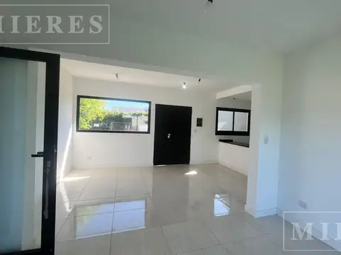 Casa 4 ambientes con 1 baño