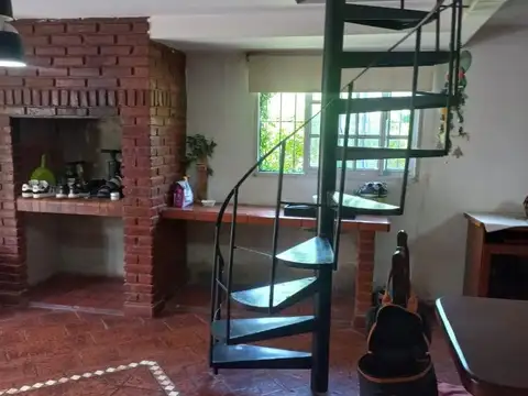 Casa 5 ambientes con 2 baños