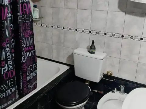 Casa en venta - 5 Dormitorios 2 Baños - 120Mts2 - Lomas del Mirador