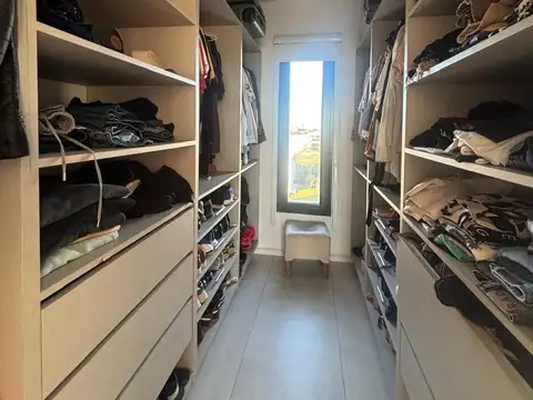 Casa en Venta con 4 cocheras