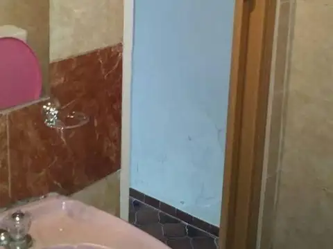 Casa 2 ambientes con 2 baños