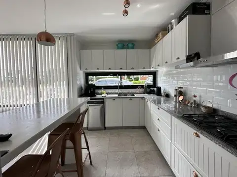 Casa en Alquiler Temporal con 2 cocheras