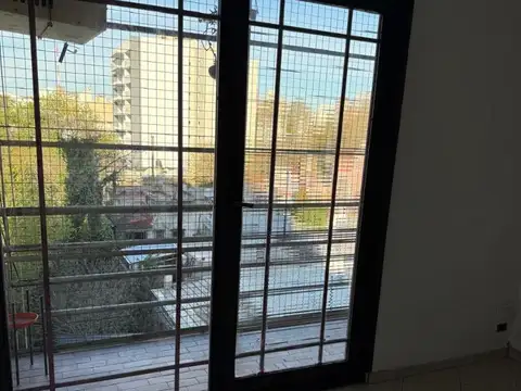 Departamento 2 ambientes en Moron Sur
