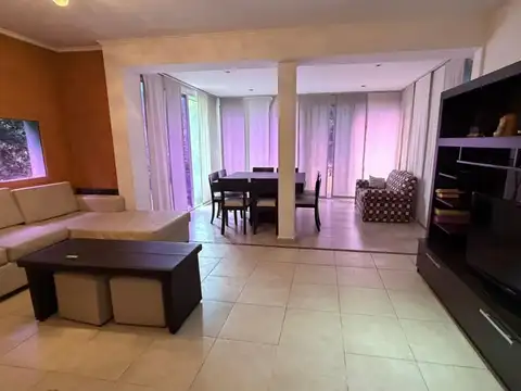 Casa en Alquiler Temporal con 2 cocheras