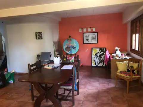 Casa en venta con amplio parque- Castelar Norte