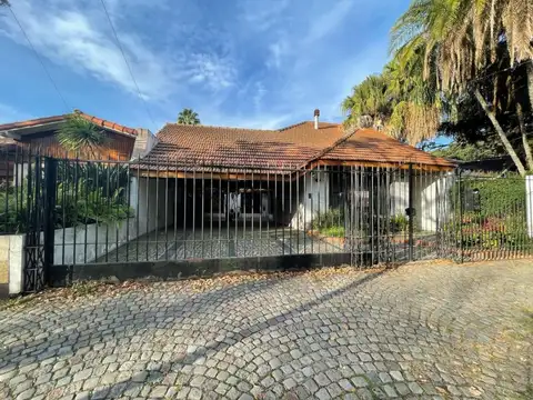 CASA EN VENTA SOBRE CALLE CERRETTI 971 ENTRE ROSALES Y PLAZA CERRETTI.