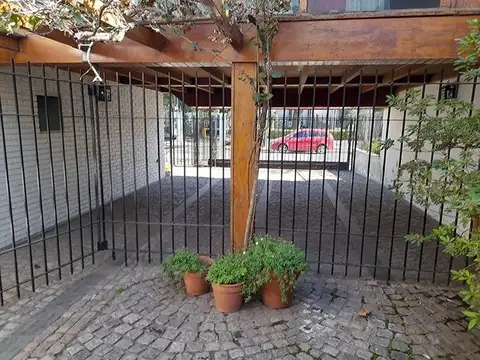 CASA EN VENTA SOBRE CALLE CERRETTI 971 ENTRE ROSALES Y PLAZA CERRETTI.