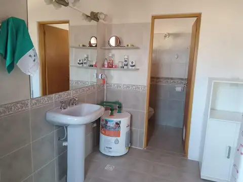 Venta  de Tres Viviendas y Potencial de Expansion