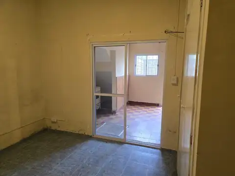 Casa en Alquiler en Temperley, $ 350.000