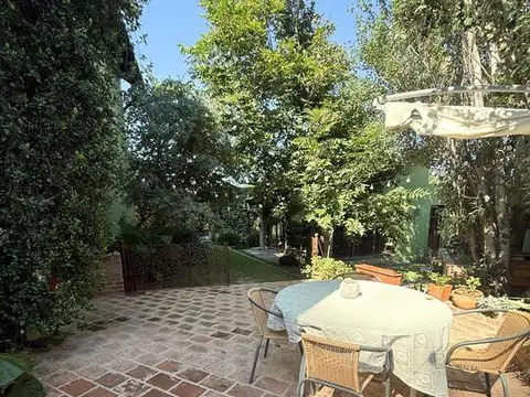 Casa en Venta con 4 cocheras