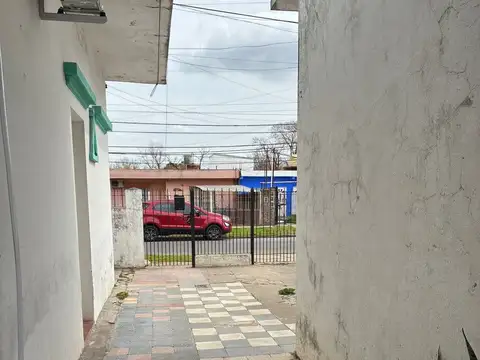 VENTA DOS CASAS EN CASTELAR SUR/ APT CREDITO 300 M