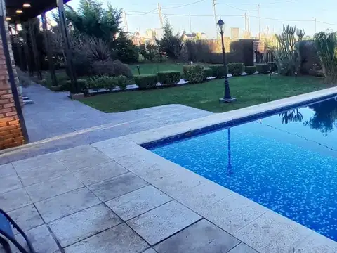 Casa en Venta con 2 cocheras