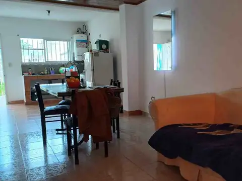 Casa 3 ambientes con 1 baño