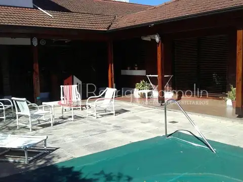 Casa 5 ambientes con 3 baños