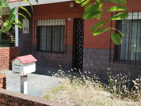 CASA EN VENTA 4 AMBIENTES- MAR DEL TUYU