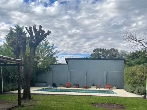 Casa en Venta con 2 cocheras