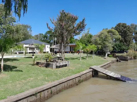 Casa en Venta con 10 cocheras