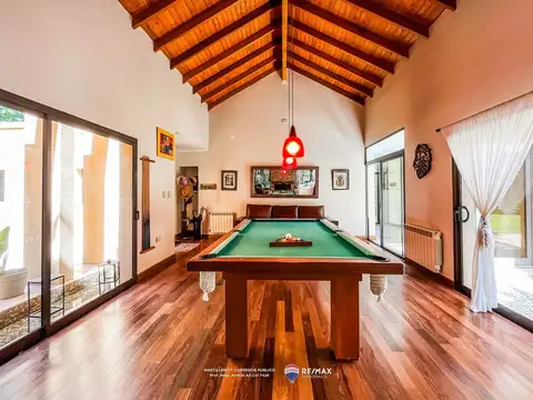 Casa en Venta con 2 cocheras