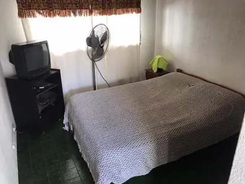 DX DE 2 AMBIENTES CON ENTRADA DE AUTO CUBIERTA Y PATIO CON PARRILLA