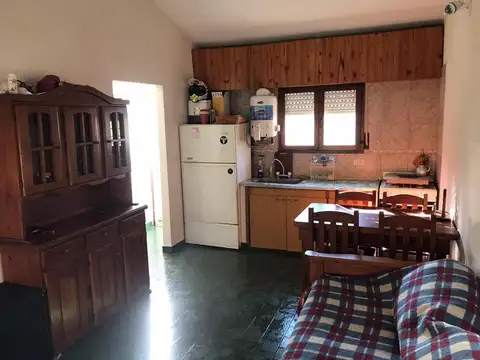 DX DE 2 AMBIENTES CON ENTRADA DE AUTO CUBIERTA Y PATIO CON PARRILLA