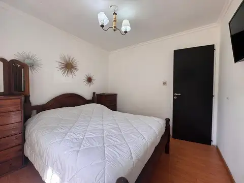 Casa en Alquiler con 2 cocheras