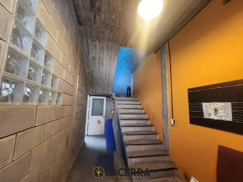 Venta de galpón en Villa Ballester con oficina.