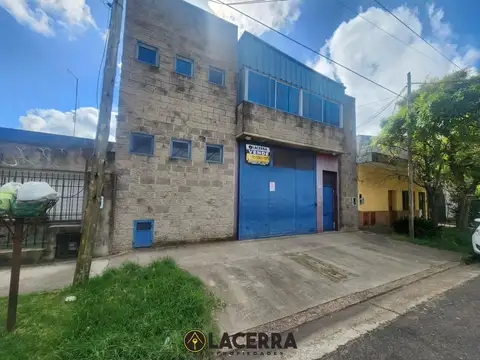 Venta de galpón en Villa Ballester con oficina.