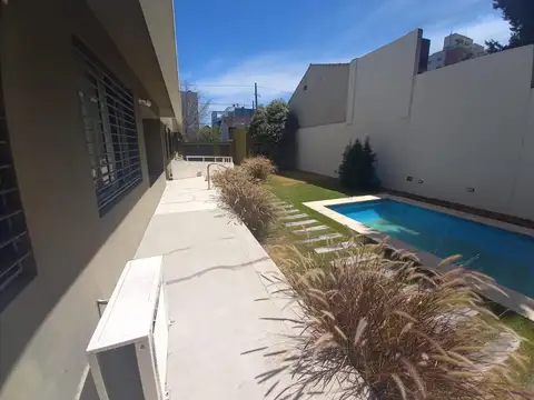 Amplio y moderno 2 ambientes en planta baja.