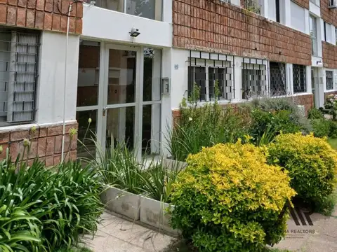 Apartamento en alquiler c/ cochera en Punta Gorda