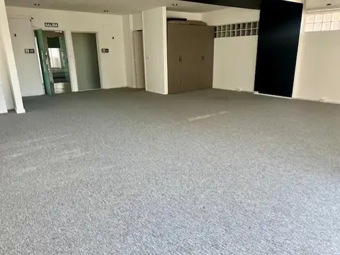 Oficina 7 ambientes con 4 baños