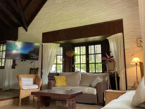 Casa en Venta con 2 cocheras