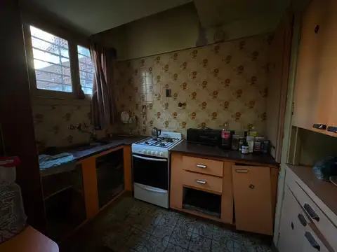 VENTA DE CASA A REFACCIONAR 4 AMBIENTES VELEZ SARF