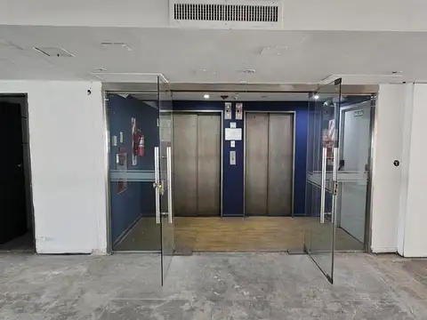 Oficina en Alquiler con 2 cocheras