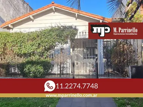 OPORTUNIDAD! Casa de 4 ambientes a refaccionar con patio, parrilla y terraza todo en PB-En Venta.