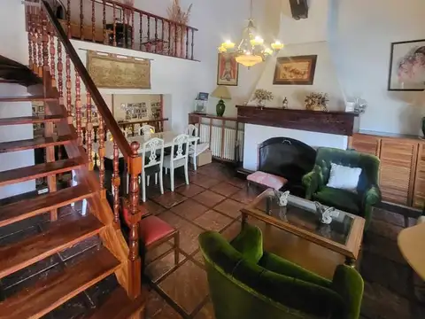 Casa 6 ambientes con 5 baños