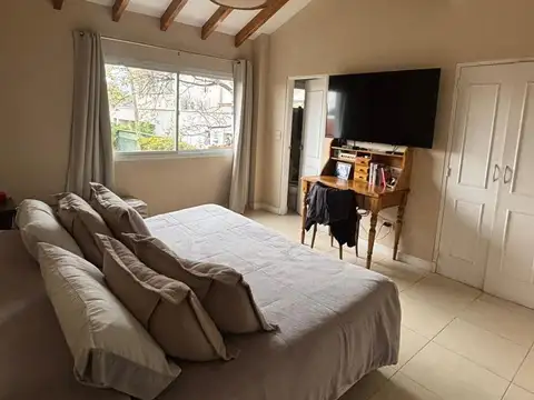 Casa 7 ambientes con 2 baños