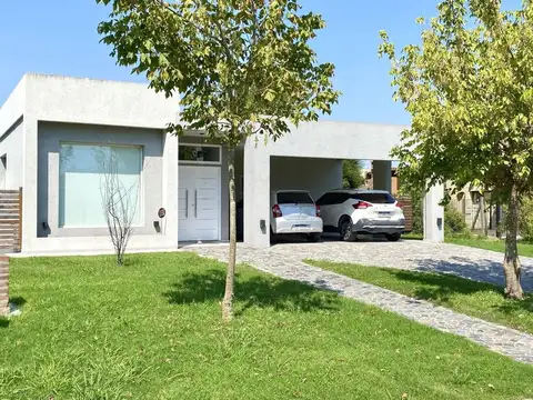 Avenida de los Lagos 100