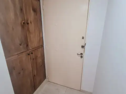 PJE BOMBAY 2200, Piso PB