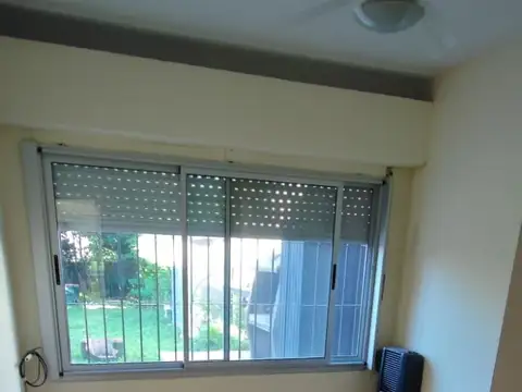 Casa en Alquiler con 3 cocheras