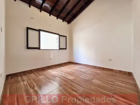Belgrano 6604. Departamento tres ambientes. PH tipo casa. Sin expensas. Refaccionado a estrenar.