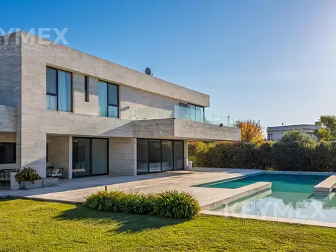 Casa 12 ambientes con 7 baños