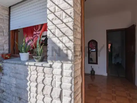 Casa 5 ambientes con 1 baño