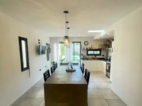 Casa 3 ambientes con 2 baños